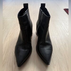 Everlane The Boss Boot in Pebbled Leather